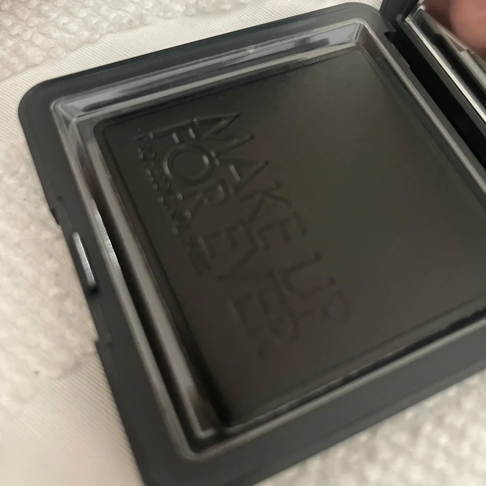 🔥BRAND NEW Makeup Forever Setting Powder.      Color 2.1 Medium